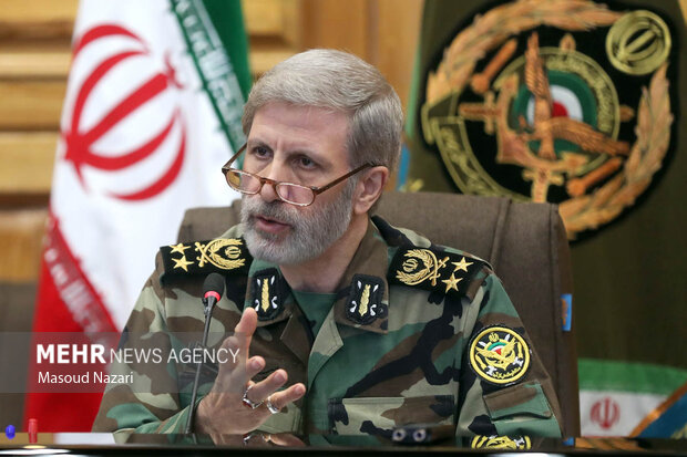 نشست اعضای کمیسیون امنیت ملی مجلس شورای اسلامی با فرمانده کل ارتش