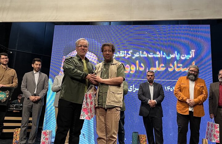 خوشحالم که نامم به شعر عاشورایی پیوند خورده؛ برگزیدگی شاعر ۹ و ۱۲ ساله خوشحالم که نامم به شعر عاشورایی پیوند خورده؛ برگزیدگی شاعر ۹ و ۱۲ ساله