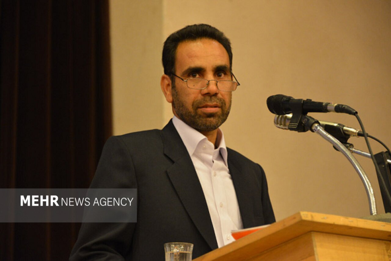 مسئولان نصب بنر را هم عملکرد می دانند؛ آسیب «گزارش‌زدگی ادارات»