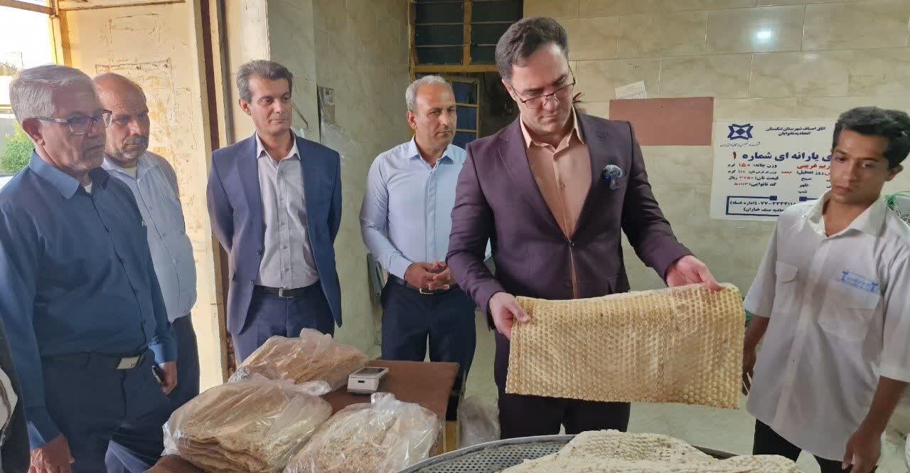 فرماندار تنگستان: قانون و ضوابط صنفی در نانواییهای دلوار رعایت شود