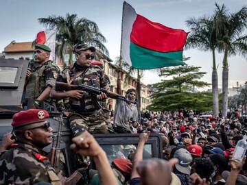 Madagaskar'da ordu iktidarı ele geçirdi
