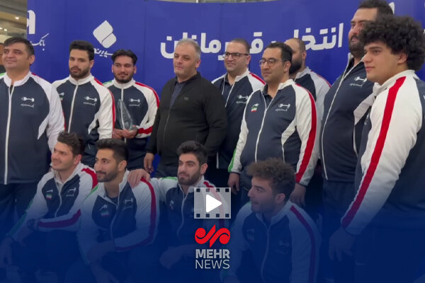 بازگشت غرورآفرین تیم ملی وزنهبرداری ایران با کاپ قهرمانی جهان بازگشت غرورآفرین تیم ملی وزنهبرداری ایران با کاپ قهرمانی جهان