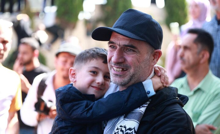 Welcoming freed Palestinian prisoners through photographers' lenses; a victory celebration + photos