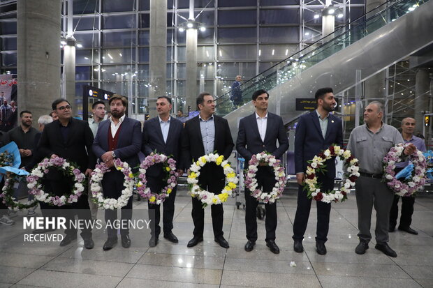 استقبال پرشور از تیم ملی وزنه‌برداری 5