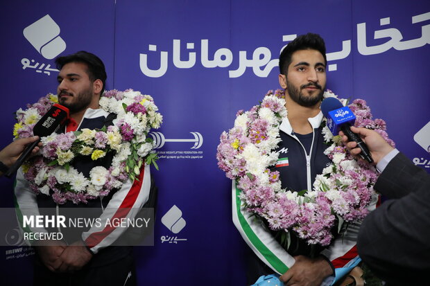 استقبال پرشور از تیم ملی وزنه‌برداری 17