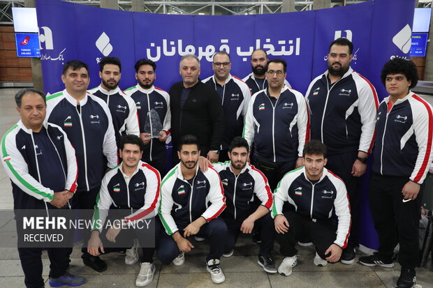 استقبال پرشور از تیم ملی وزنه‌برداری 20