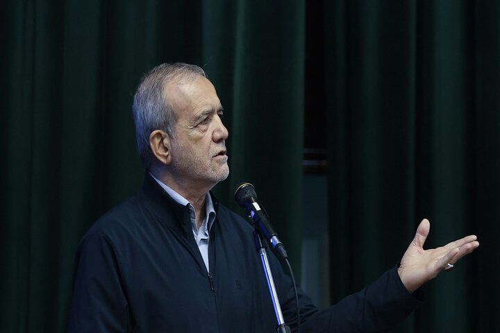 پزشکیان:امکان ندارد یک مدیر برای مردم کار کند و مردم از او بیزار باشند پزشکیان:امکان ندارد یک مدیر برای مردم کار کند و مردم از او بیزار باشند