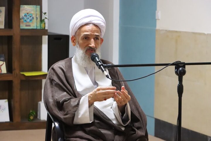 ارتباط با امام عصر(عج) محور تعالی اخلاق و استقامت جامعه است ارتباط با امام عصر(عج) محور تعالی اخلاق و استقامت جامعه است