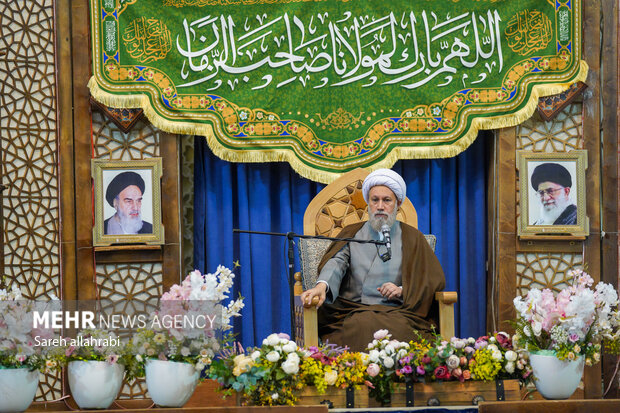 آیت الله دژکام: مؤمنان در سختیها شکرگزار خدا باشند آیت الله دژکام: مؤمنان در سختیها شکرگزار خدا باشند