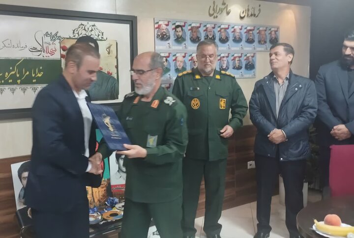 عباسقلیزاده: «عقیل قارداش زاده» تجسم عینی بسیجی تراز انقلاب است عباسقلیزاده: «عقیل قارداش زاده» تجسم عینی بسیجی تراز انقلاب است