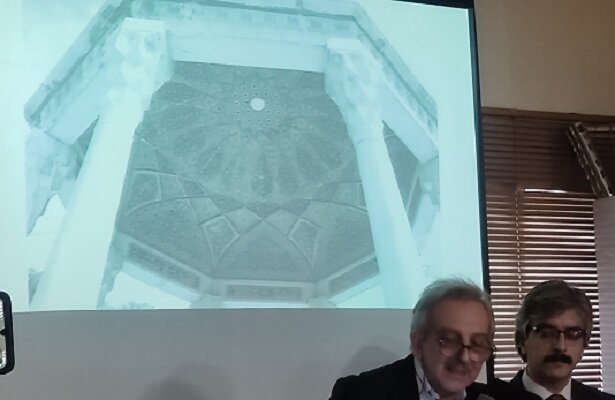 حافظ کسی است که در هیچ قالبی نمی‌گنجد