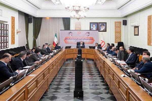 عبور از تنگناهای اقتصادی با بهرهبرداری مناسب از ظرفیتها عبور از تنگناهای اقتصادی با بهرهبرداری مناسب از ظرفیتها