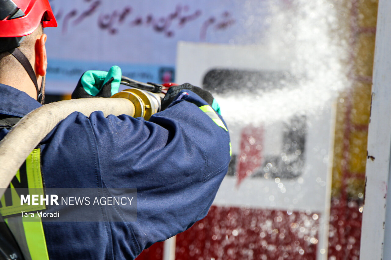 حریق ساختمان بنیاد شهید و امور ایثارگران شفت مهار شد حریق ساختمان بنیاد شهید و امور ایثارگران شفت مهار شد