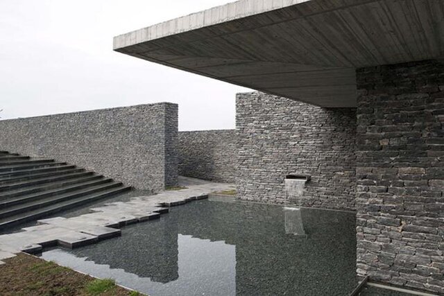 انسان باید در مسجد،نه معماری بلکه وجود را درک کند؛سادگی به جای نگارگری