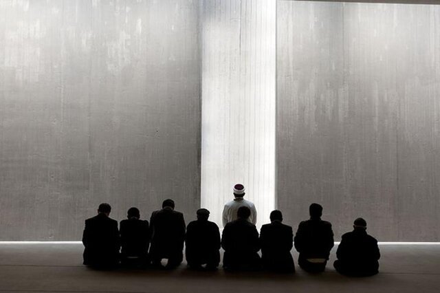 انسان باید در مسجد،نه معماری بلکه وجود را درک کند؛سادگی به جای نگارگری