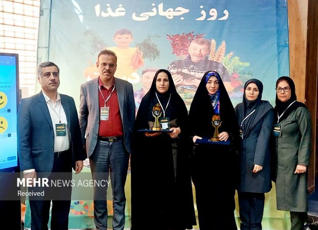 ۲ بانوی بوشهری به عنوان تولیدکننده نمونه کشوری انتخاب شدند ۲ بانوی بوشهری به عنوان تولیدکننده نمونه کشوری انتخاب شدند