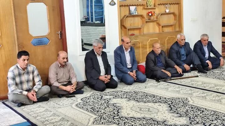 فرمانده انتظامی لرستان با خانواده شهید «جمشیدی پور» دیدار کرد