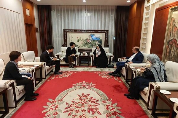 بهروزآذر با بدرقه رئیس فدراسیون ملی زنان چین به تهران بازگشت