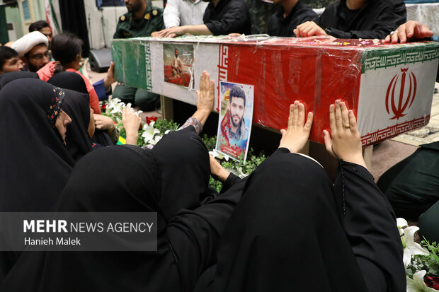 مراسم وداع با پیکر شهید محمدهاشم سلطانی برگزار شد مراسم وداع با پیکر شهید محمدهاشم سلطانی برگزار شد