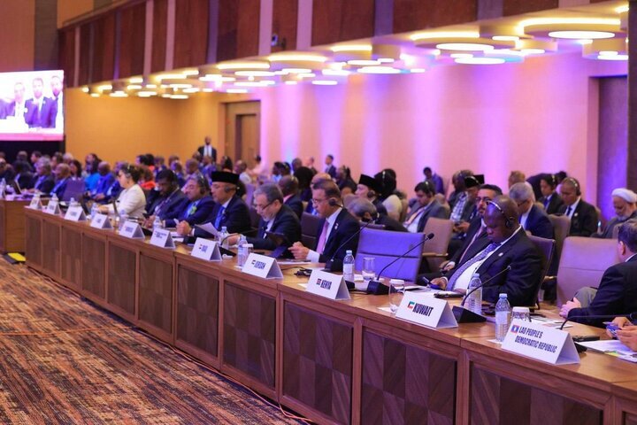 Iranski zunanji minister zavrača legitimnost obnovljenih sankcij ZN