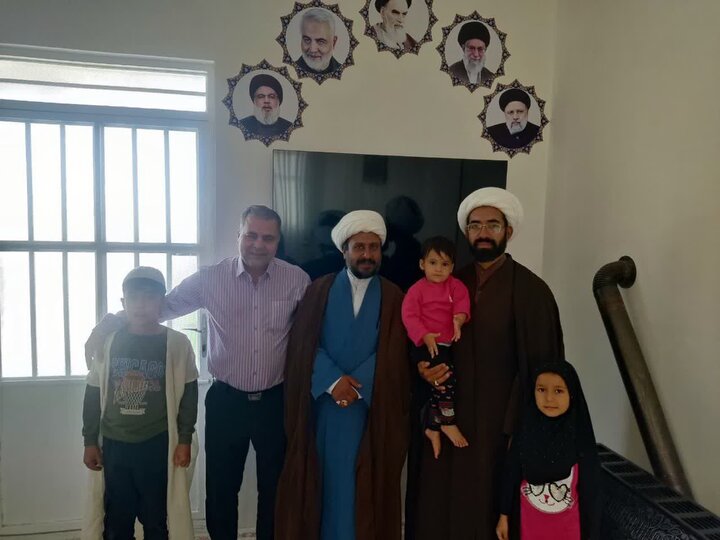 رازیانی: حضور روحانیون در مناطق روستایی عامل تقویت باورهای دینی است رازیانی: حضور روحانیون در مناطق روستایی عامل تقویت باورهای دینی است