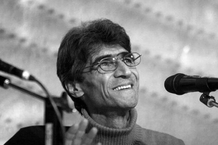 نمایی از آرامگاه ابدی ناصر تقوایی در کرج