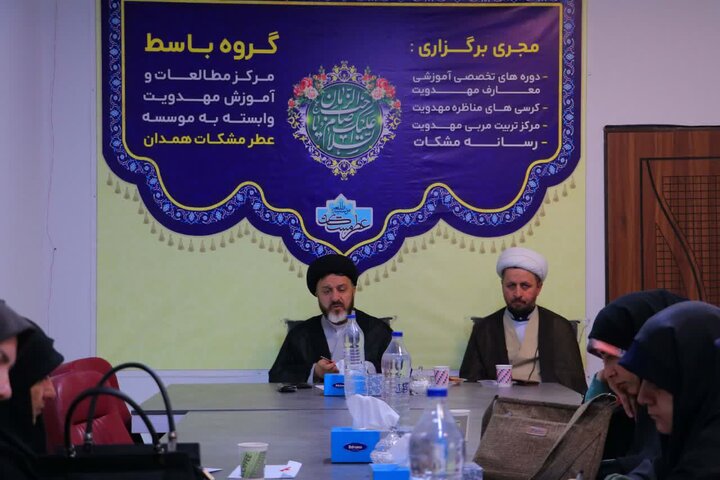 مربیان مدارس پرچمدار ترویج معارف امام زمان (عج) هستند مربیان مدارس پرچمدار ترویج معارف امام زمان (عج) هستند