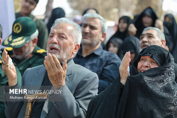 اولین حضور مادر سردار شهید مهدی ربانی بر مزار فرزند شهیدش 20