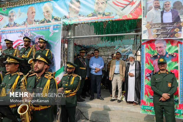 اولین حضور مادر سردار شهید مهدی ربانی بر مزار فرزند شهیدش 4