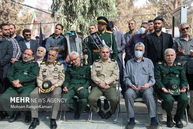 اولین حضور مادر سردار شهید مهدی ربانی بر مزار فرزند شهیدش
