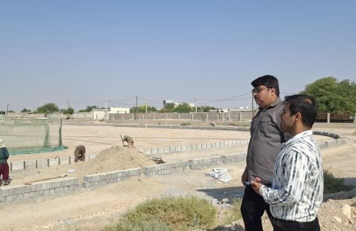 بخشدار مرکزی گناوه: اجرای پروژه چمن طبیعی روستای محمد صالحی تسریع شود