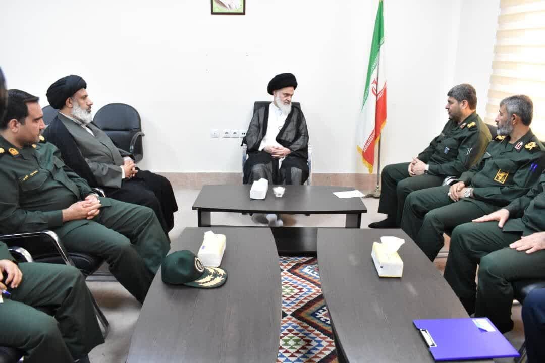 حسینی بوشهری: بهبود حقوق و معیشت نیروهای مسلح در دستور کار باشد