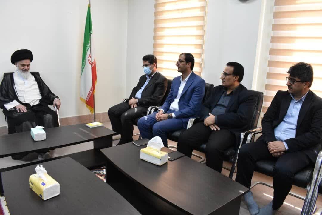 حسینی بوشهری: تکریم اربابرجوع در اولویت برنامههای کمیته امداد باشد
