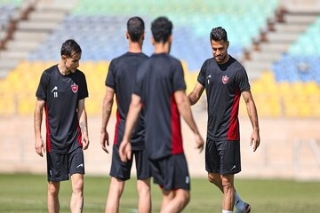 مرور تاکتیک‌های بازی با خیبر در تمرین جمعه سرخ‌پوشان