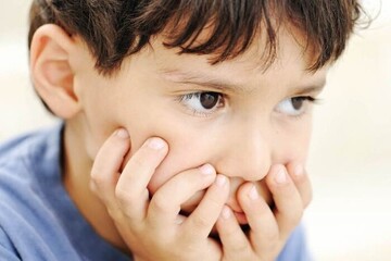 چگونه به کودکان لکنت‌دار در شرایط استرس‌زا کمک کنیم؟