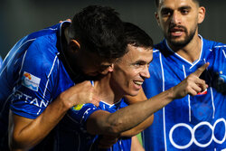 استقلال به آسانی نیمه اول بازی با فجرسپاسی را پیروز شد