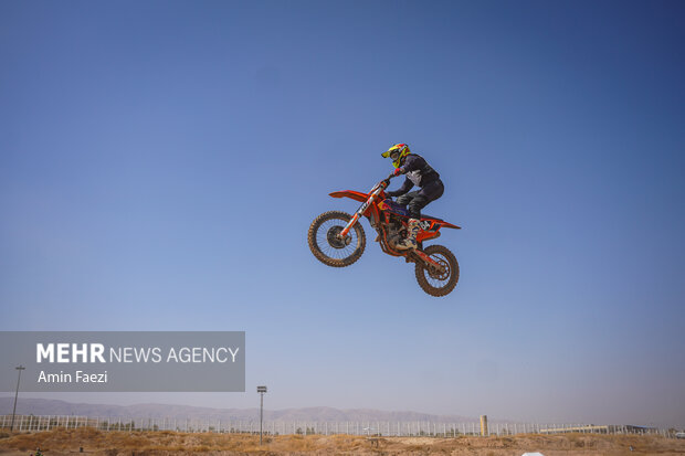 مسابقات قهرمانی موتور کراس فارس 25