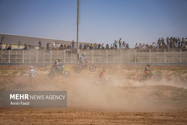 مسابقات قهرمانی موتور کراس فارس 16