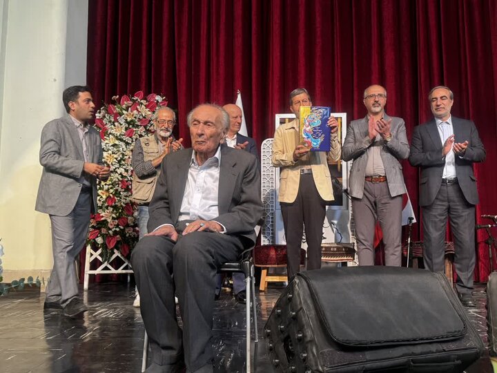 کتاب «کمال حُسن» با روایت نود سال هنر استاد جزی‌زاده رونمایی شد
