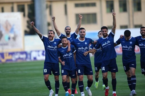 گل،گهر،چادرملو،تيم،بازي،توپ،گروسيان،فرزين،گلزني،شاگردان