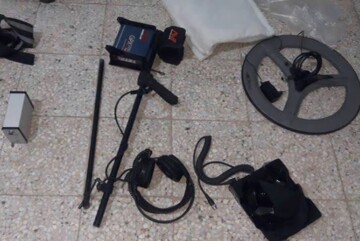 کشف‌ ۲ دستگاه فلزیاب و دستگیری ۳ متهم در شهرستان دنا