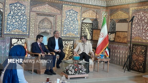 سفیر ویتنام با استاندار اصفهان دیدار کرد