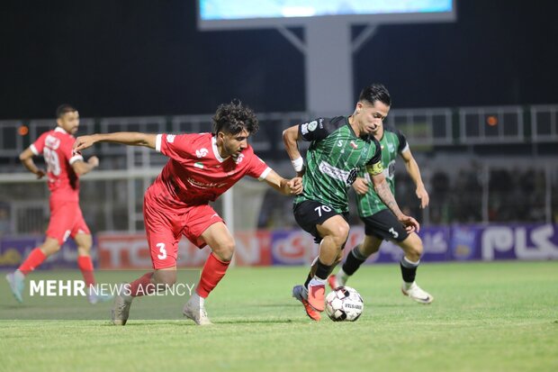 دیدار دو تیم خیبر خرم‌آباد و پرسپولیس تهران