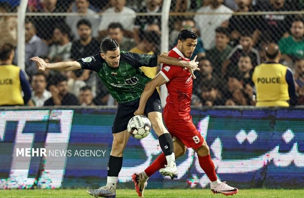 دیدار دو تیم خیبر خرم‌آباد و پرسپولیس تهران