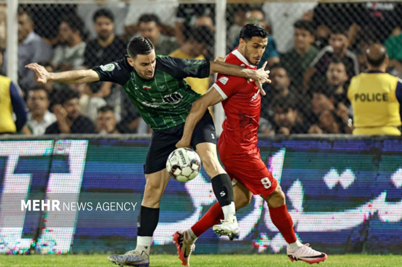 تیم فوتبال پرسپولیس و خیبرخرم آباد