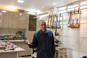 تجلیل از پیشکسوت ساخت کمانچه در لرستان
