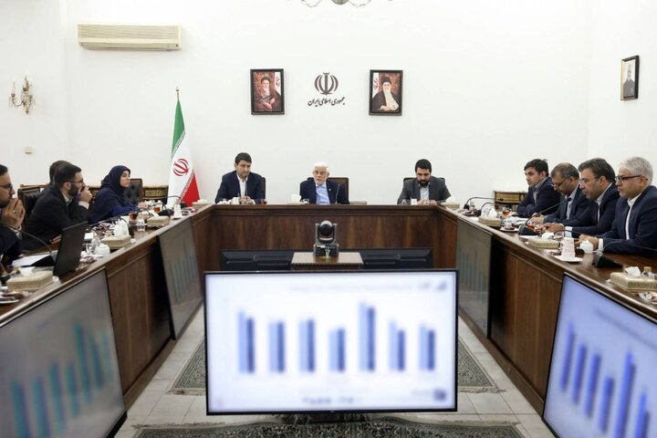 عارف: مردم باید اثر فناوری را در زندگی خود احساس کنند