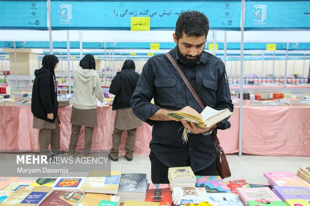 آیین افتتاحیه چهاردهمین نمایشگاه ملی کتاب دفاع مقدس در بجنورد