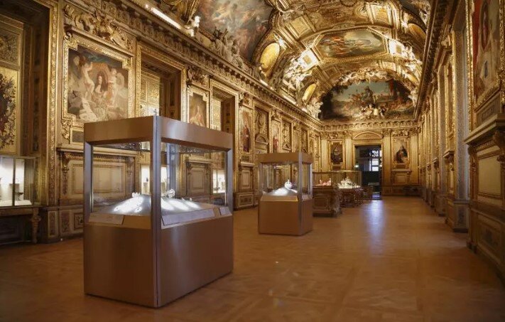 سارقان موزه لوور مجهز به اسکوتر و اره برقی بودند