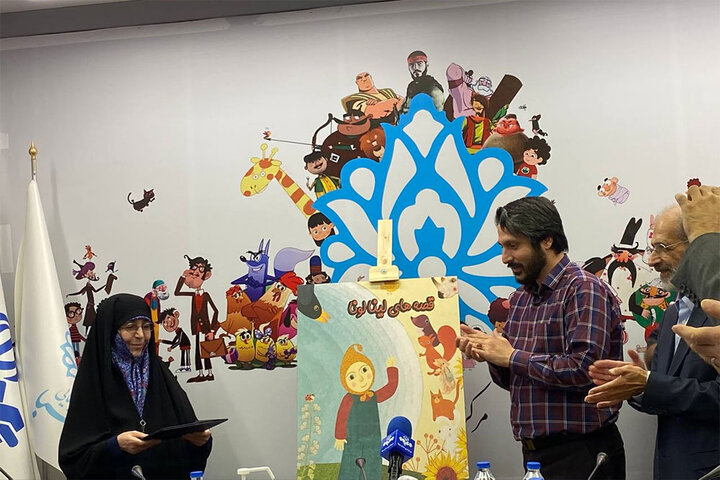 «لینالونا» رونمایی شد؛ از شعرهای رحماندوست تا نویسندگی کلر ژوبرت «لینالونا» رونمایی شد؛ از شعرهای رحماندوست تا نویسندگی کلر ژوبرت
